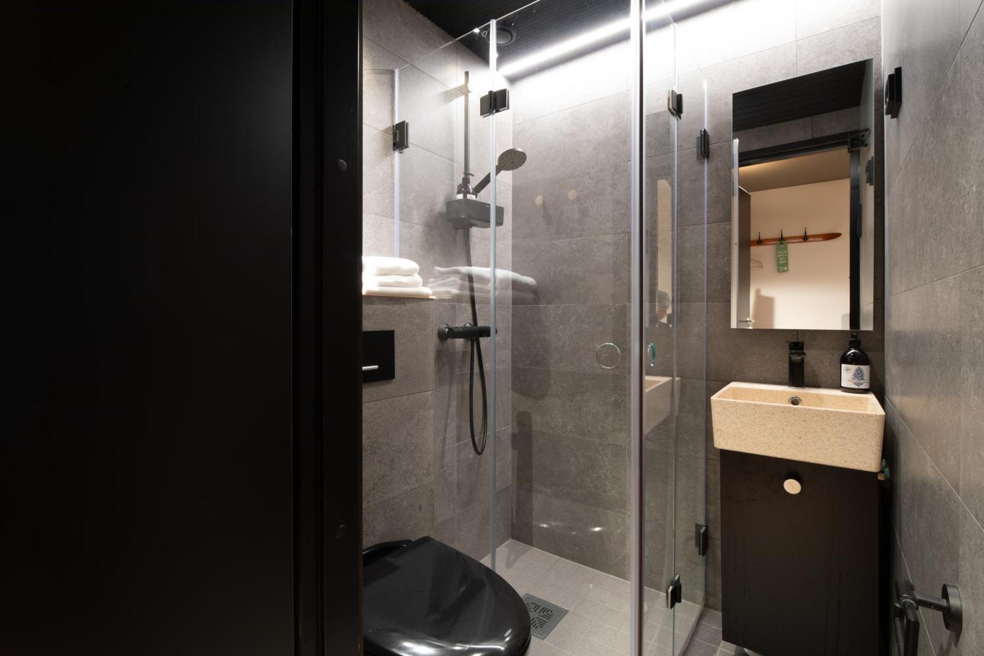 Haltia Lake Lodge Nature Boutique Hotel & Glamping Espoo Dış mekan fotoğraf